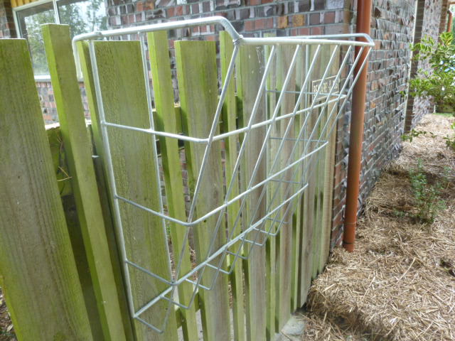 Calf fence hay feeder